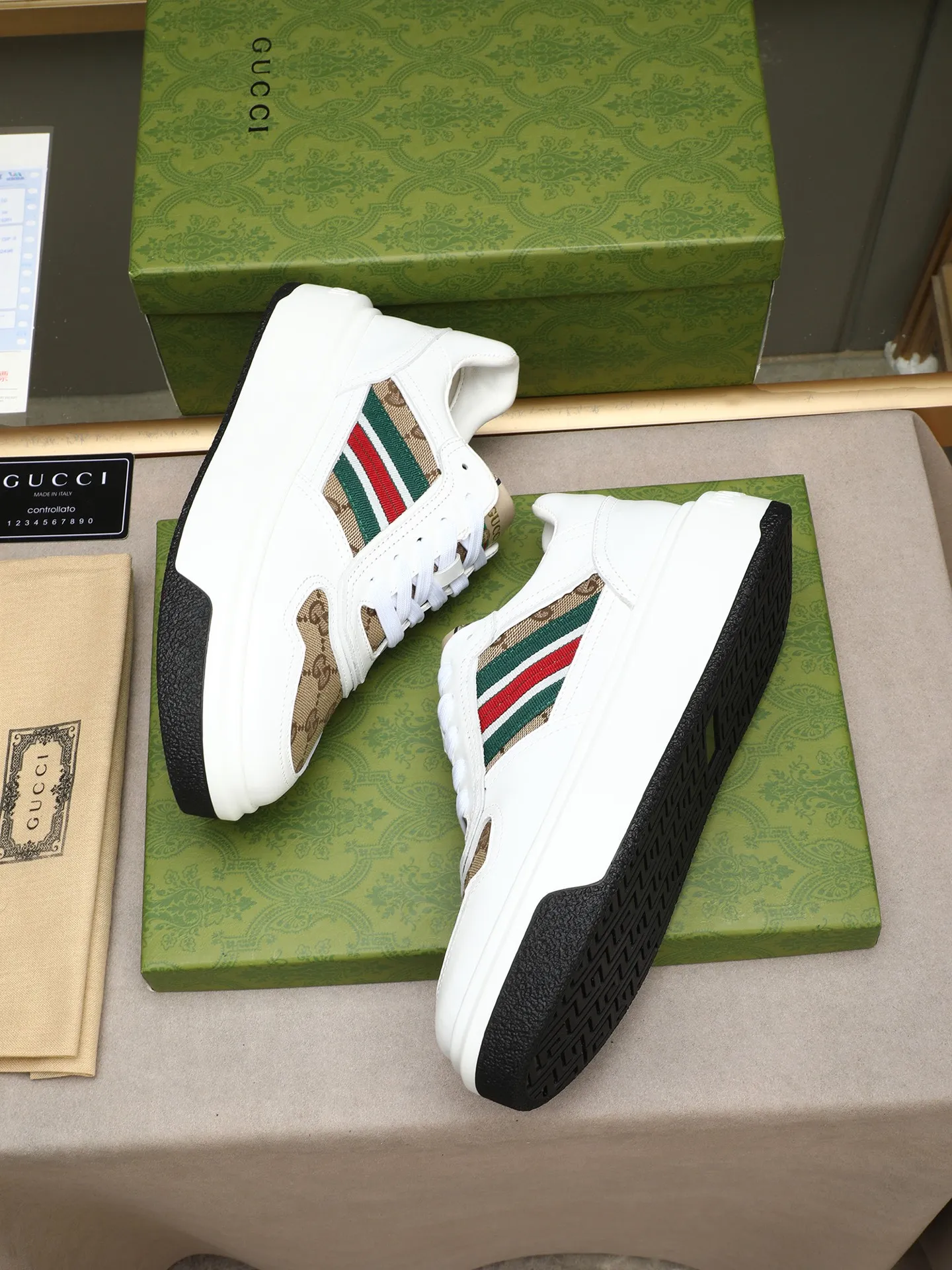 Men's shoes 💰480 New men's shoes GUCCI Fashion trend Made of first-layer calfskin ➕ washed sheep lining! The foot feels super comfortable and the workmanship is impeccable. Foam ultra-light outsole, size: 38-44 (45 customized) 3 colors to choose from!